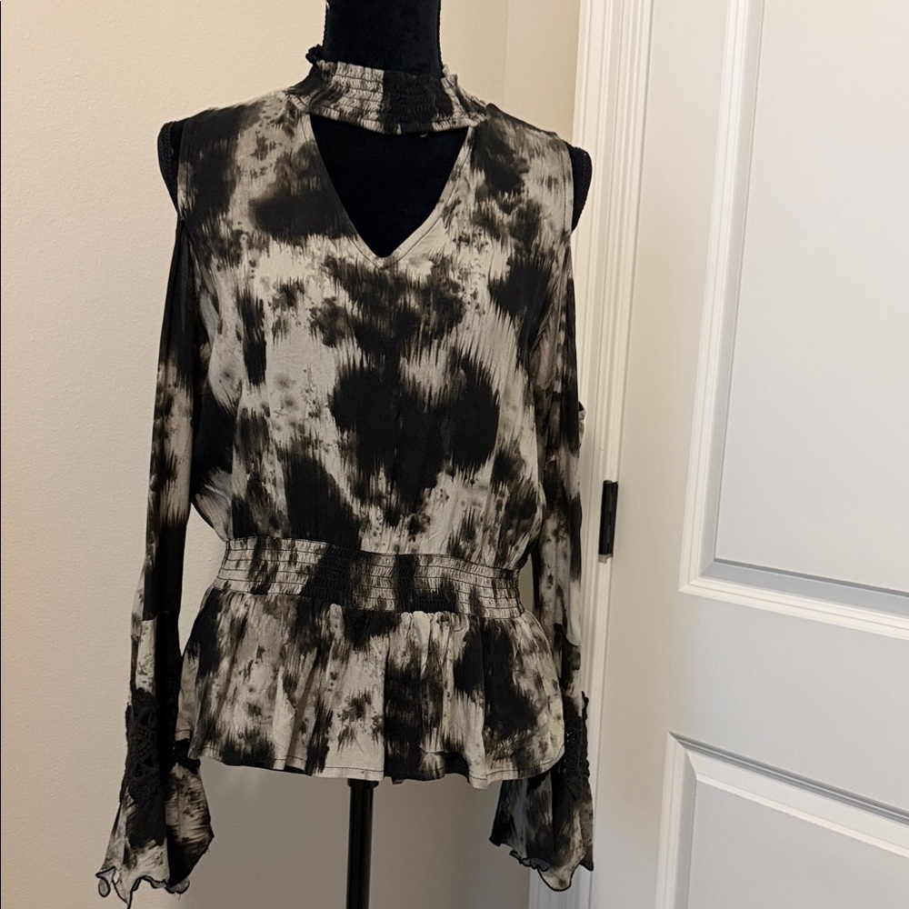VENUS Black and Cream Tie-Dye Blouse